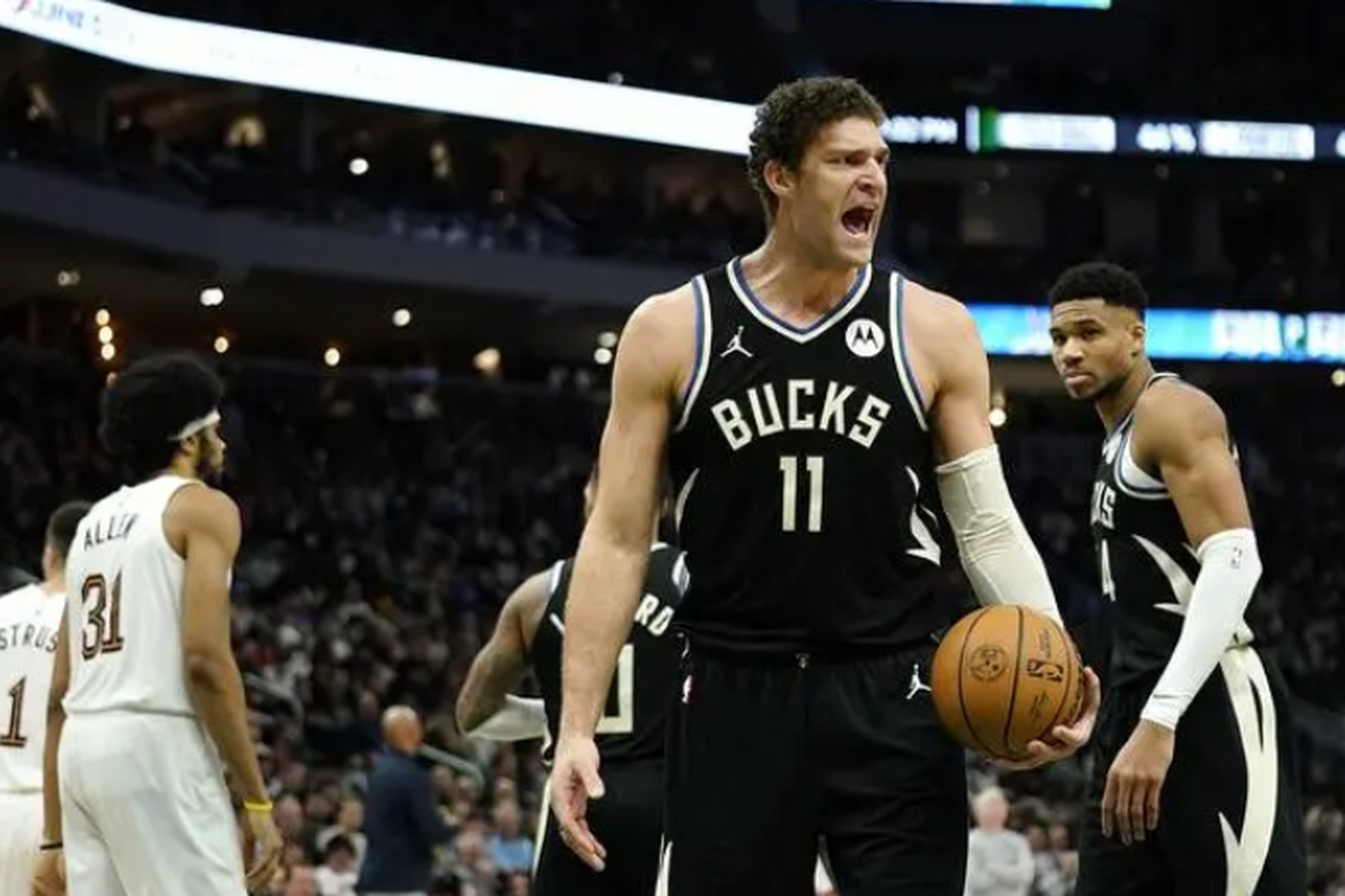 关于密尔沃基雄鹿赛后再遭质疑，志在NBA总决赛名次提升，媒体盛赞，更衣室氛围转暖的信息